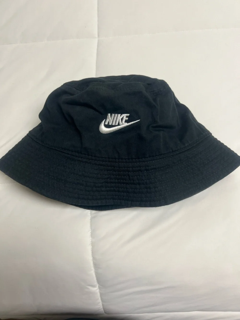 Nike Black Bucket Hat - Picture 1 of 4